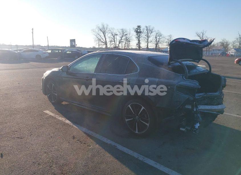 Photo 3 of 2018 Toyota Camry XSE (VIN 4T1B61HK0JU508543)