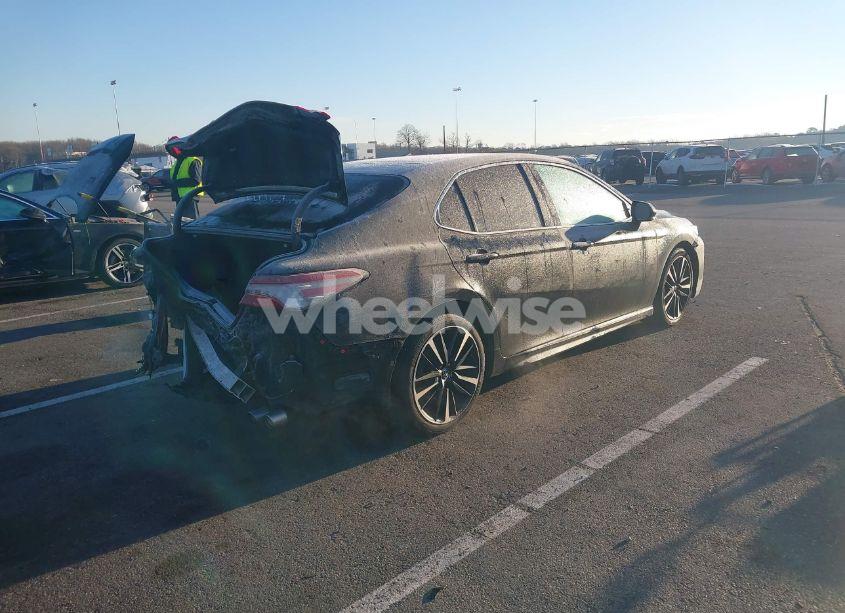 Photo 4 of 2018 Toyota Camry XSE (VIN 4T1B61HK0JU508543)