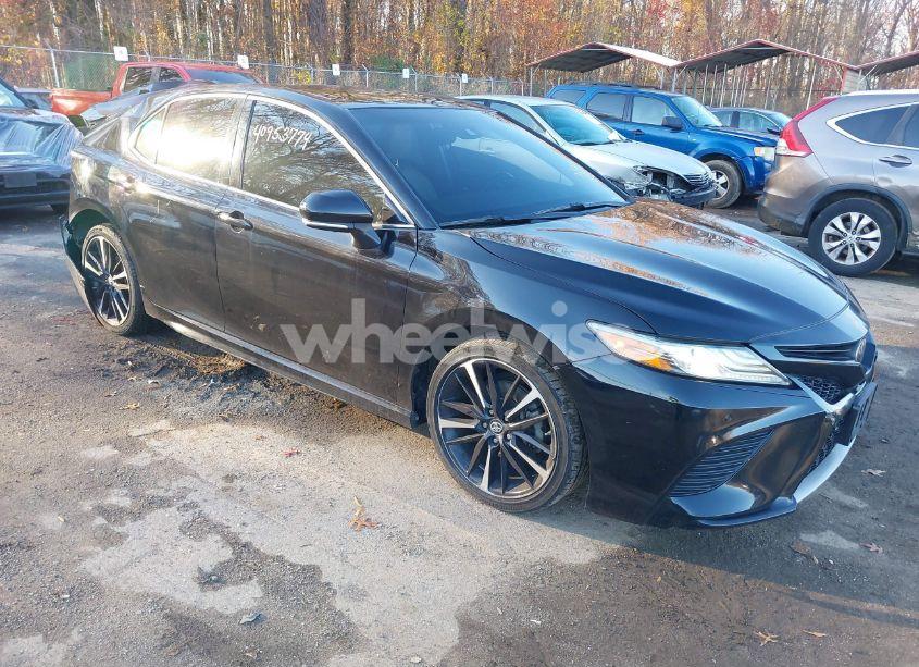 2018 Toyota Camry XSE (VIN 4T1B61HK0JU509885) main photo