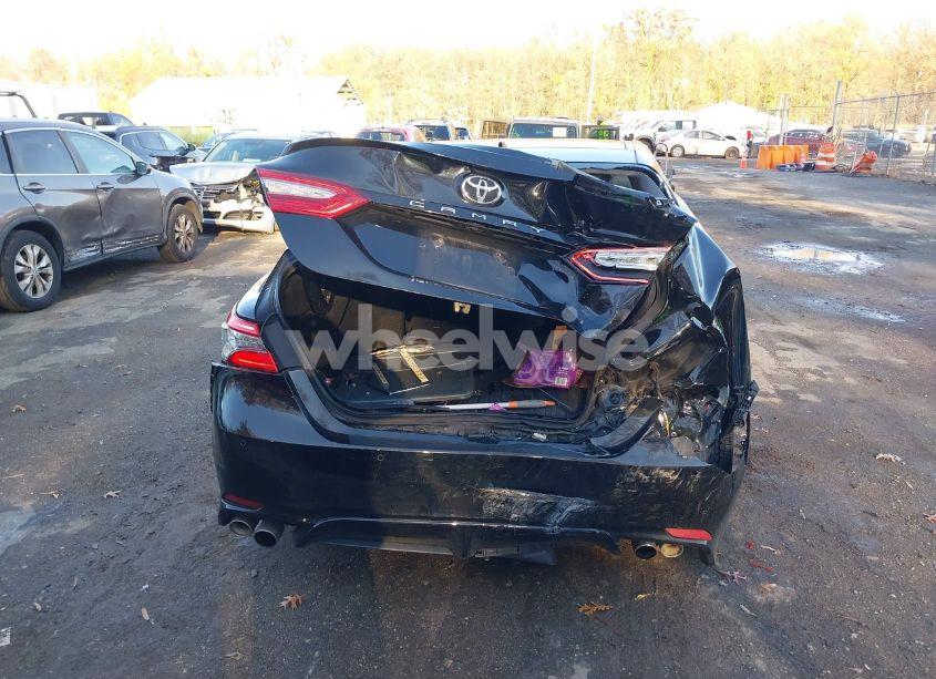 Photo 16 of 2018 Toyota Camry XSE (VIN 4T1B61HK0JU509885)