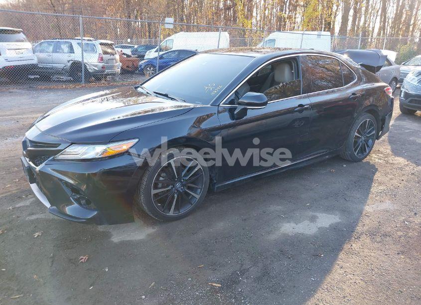 Photo 2 of 2018 Toyota Camry XSE (VIN 4T1B61HK0JU509885)