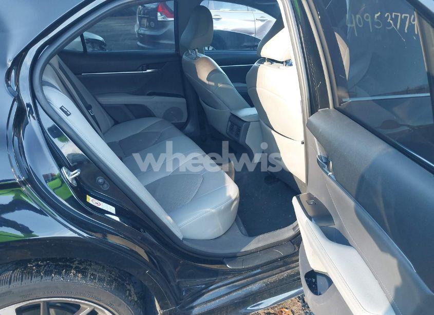 Photo 8 of 2018 Toyota Camry XSE (VIN 4T1B61HK0JU509885)