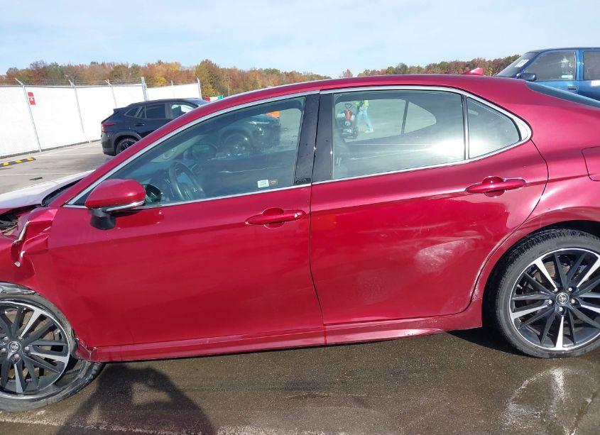 Photo 14 of 2018 Toyota Camry XSE (VIN 4T1B61HK0JU534690)