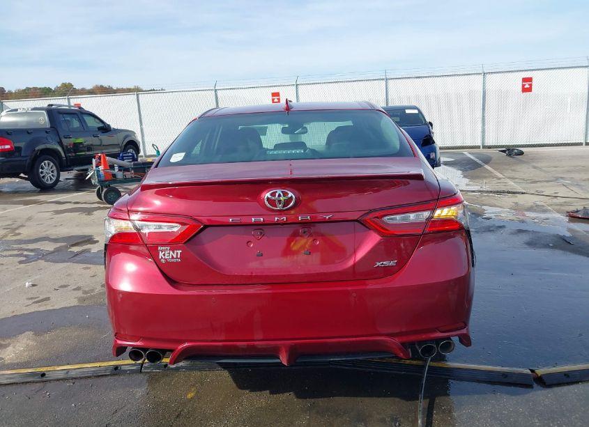 Photo 16 of 2018 Toyota Camry XSE (VIN 4T1B61HK0JU534690)