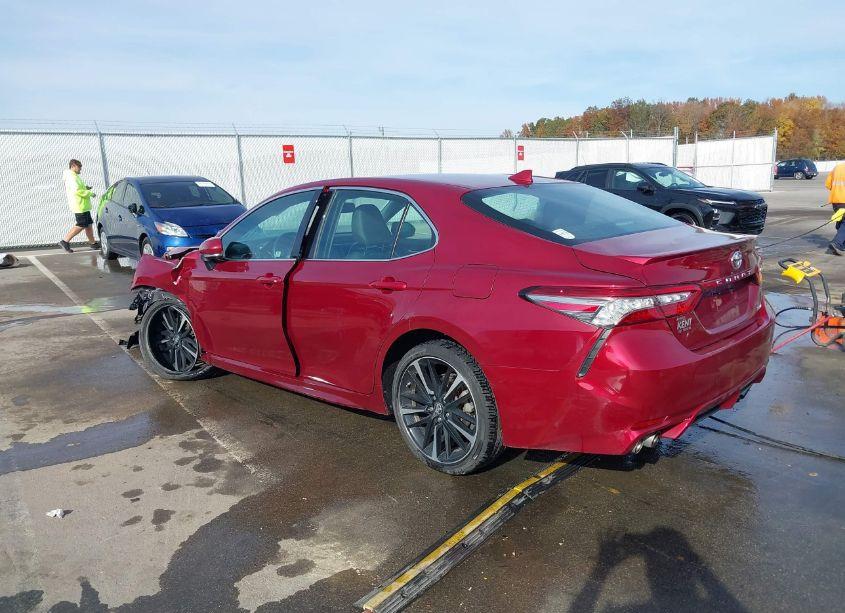 Photo 3 of 2018 Toyota Camry XSE (VIN 4T1B61HK0JU534690)
