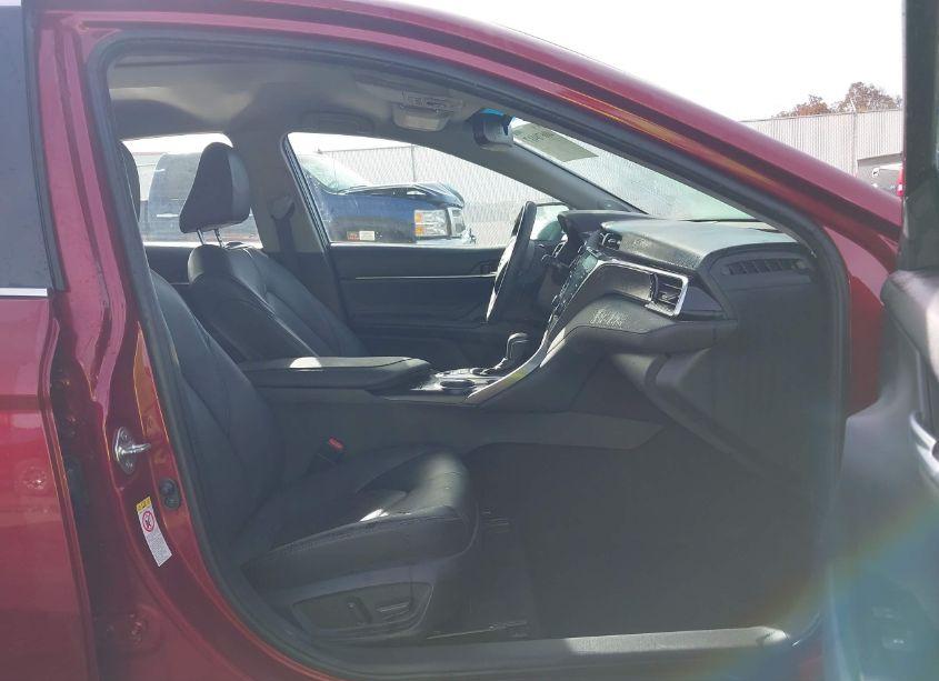 Photo 5 of 2018 Toyota Camry XSE (VIN 4T1B61HK0JU534690)