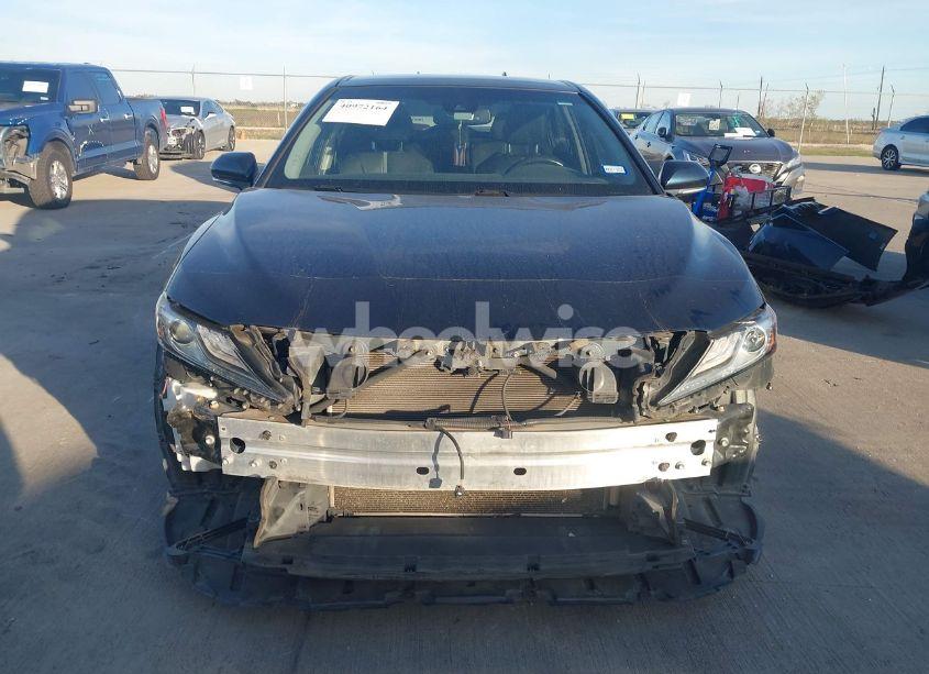 Photo 13 of 2018 Toyota Camry XSE (VIN 4T1B61HK0JU585252)