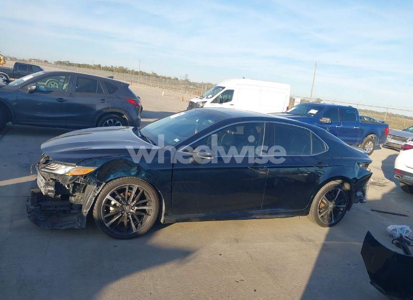 Photo 15 of 2018 Toyota Camry XSE (VIN 4T1B61HK0JU585252)