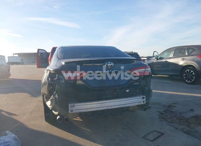 Photo 17 of 2018 Toyota Camry XSE (VIN 4T1B61HK0JU585252)