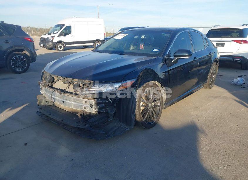 Photo 2 of 2018 Toyota Camry XSE (VIN 4T1B61HK0JU585252)