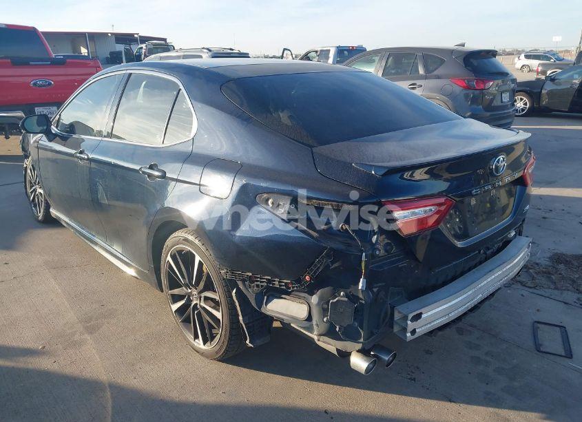 Photo 3 of 2018 Toyota Camry XSE (VIN 4T1B61HK0JU585252)