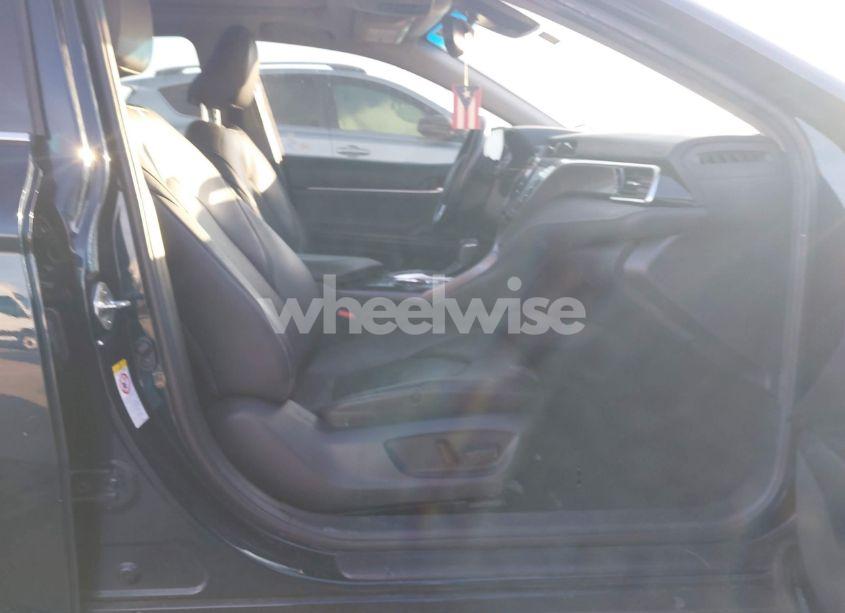 Photo 5 of 2018 Toyota Camry XSE (VIN 4T1B61HK0JU585252)