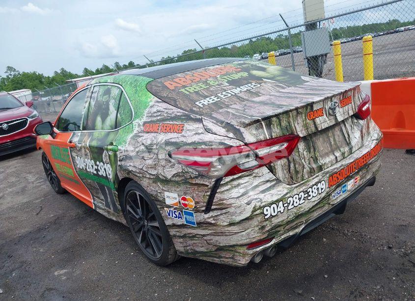 Photo 3 of 2018 Toyota Camry XSE (VIN 4T1B61HK0JU590774)