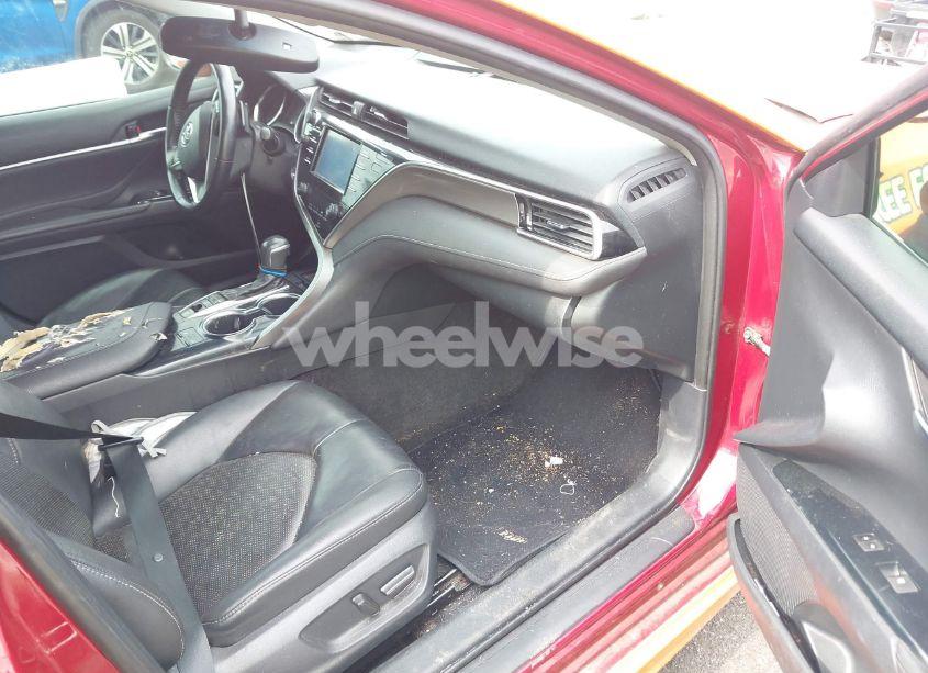 Photo 5 of 2018 Toyota Camry XSE (VIN 4T1B61HK0JU590774)