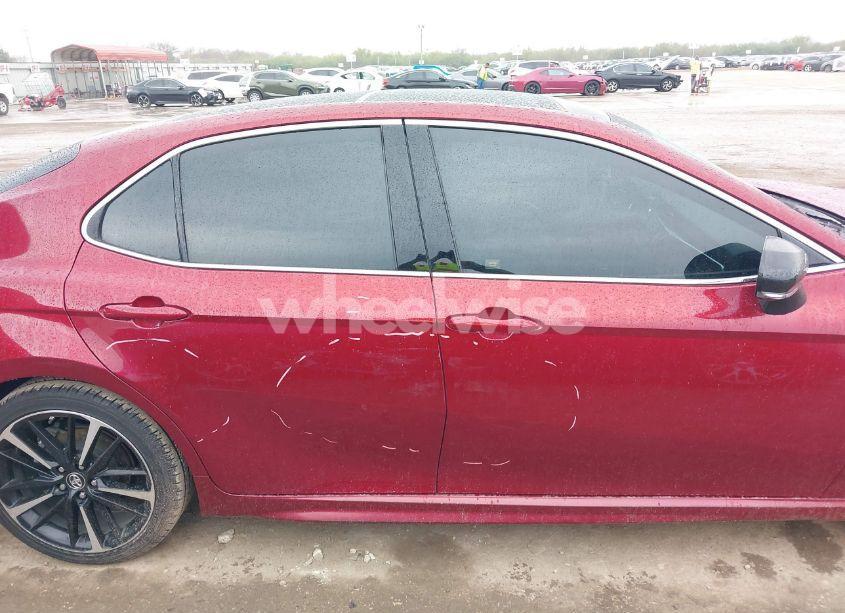 Photo 14 of 2018 Toyota Camry XSE (VIN 4T1B61HK0JU612739)