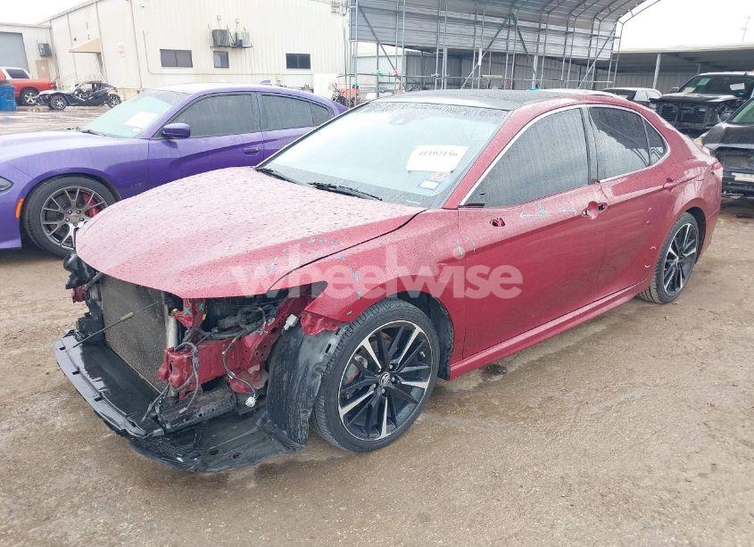 Photo 2 of 2018 Toyota Camry XSE (VIN 4T1B61HK0JU612739)