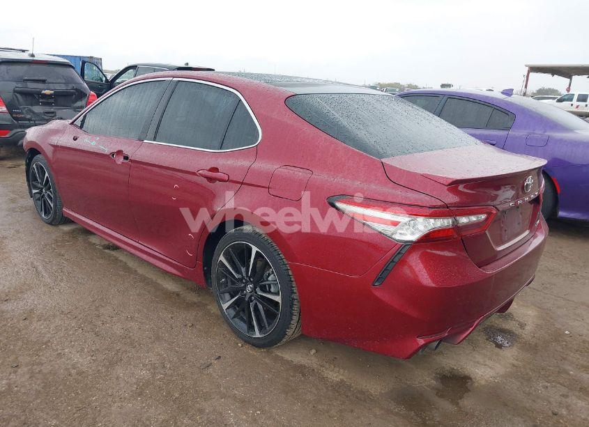 Photo 3 of 2018 Toyota Camry XSE (VIN 4T1B61HK0JU612739)