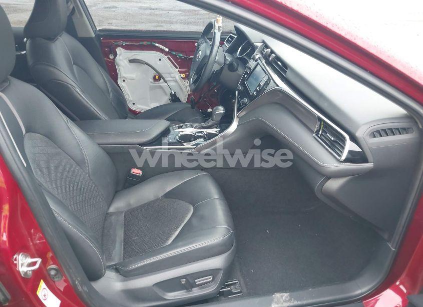 Photo 5 of 2018 Toyota Camry XSE (VIN 4T1B61HK0JU612739)