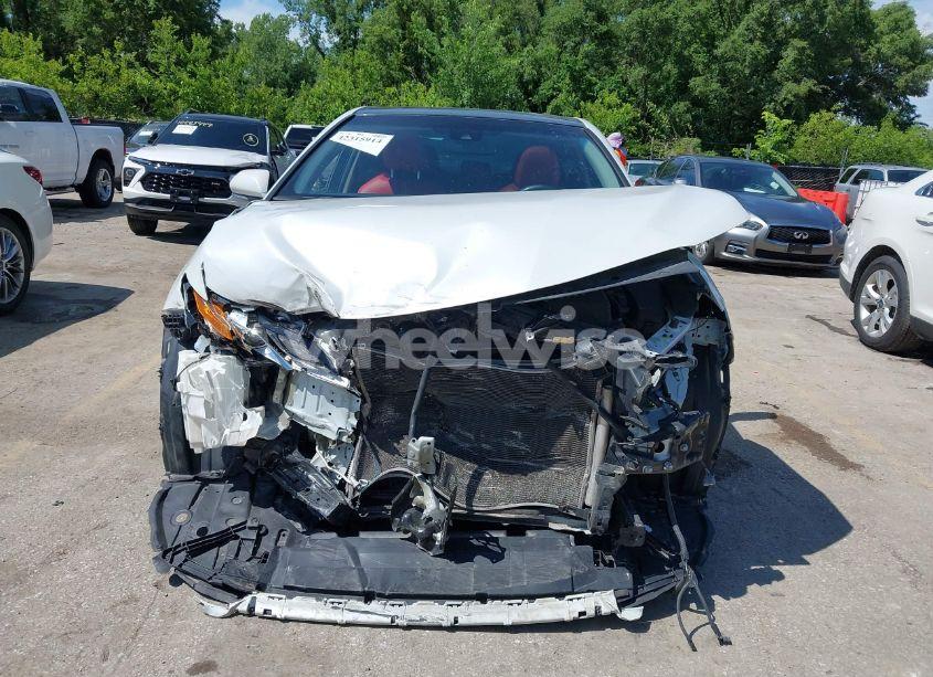 Photo 13 of 2018 Toyota Camry XSE (VIN 4T1B61HK0JU652027)