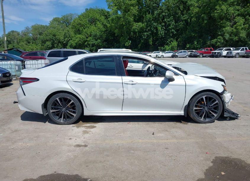 Photo 14 of 2018 Toyota Camry XSE (VIN 4T1B61HK0JU652027)
