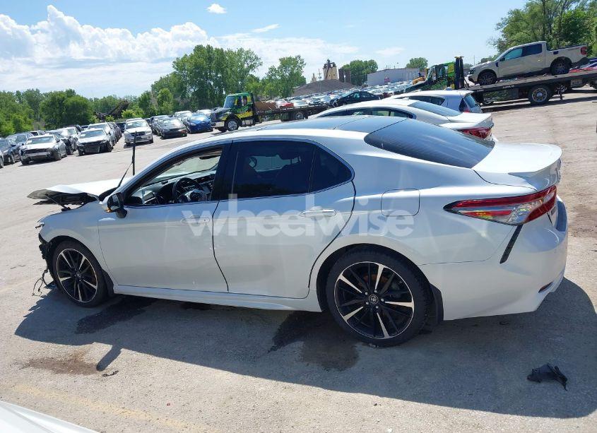 Photo 15 of 2018 Toyota Camry XSE (VIN 4T1B61HK0JU652027)