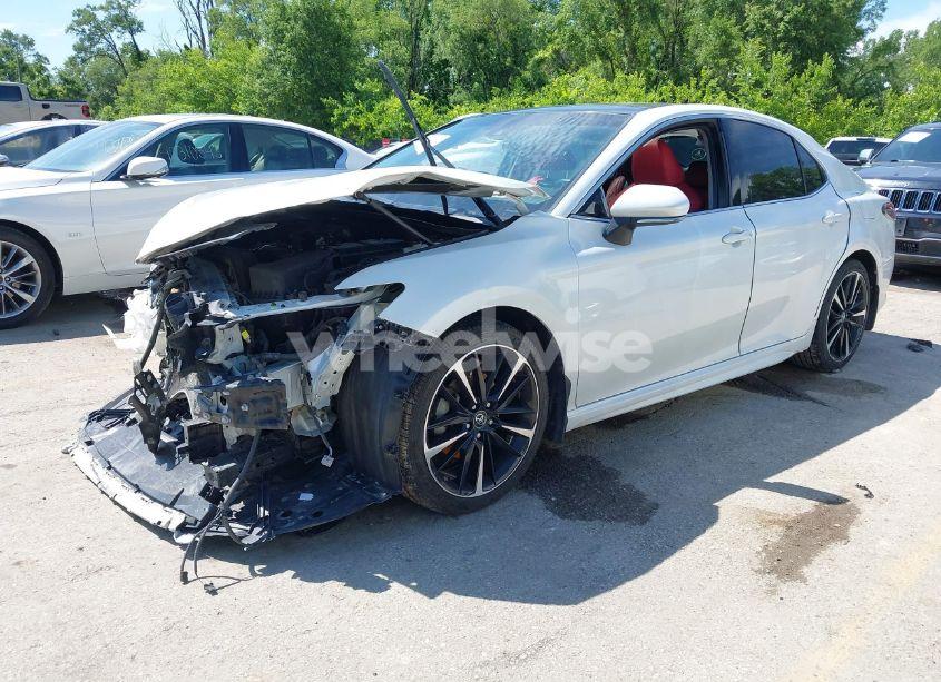 Photo 2 of 2018 Toyota Camry XSE (VIN 4T1B61HK0JU652027)