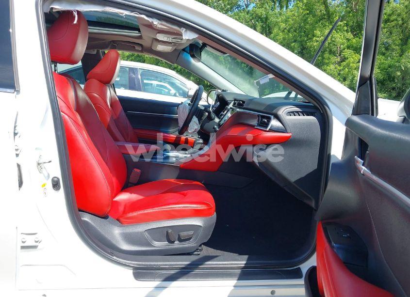 Photo 5 of 2018 Toyota Camry XSE (VIN 4T1B61HK0JU652027)