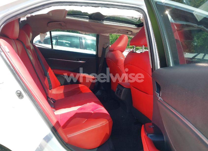 Photo 8 of 2018 Toyota Camry XSE (VIN 4T1B61HK0JU652027)