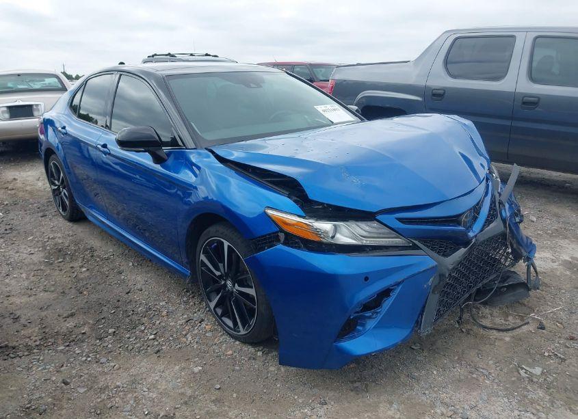 2019 Toyota Camry XSE (VIN 4T1B61HK0KU161927) main photo