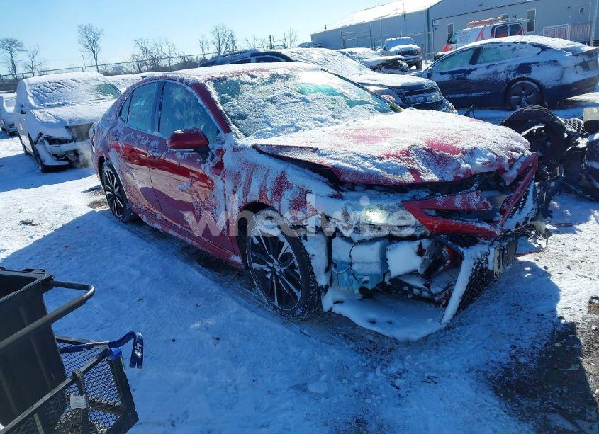 2019 Toyota Camry XSE (VIN 4T1B61HK0KU171499) main photo