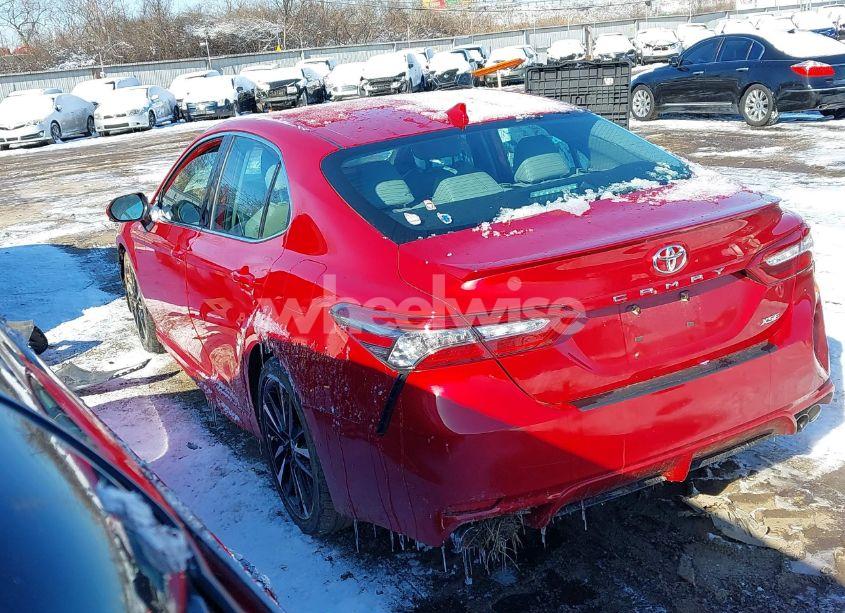 Photo 3 of 2019 Toyota Camry XSE (VIN 4T1B61HK0KU171499)