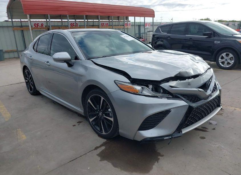 2019 Toyota Camry XSE (VIN 4T1B61HK0KU190764) main photo