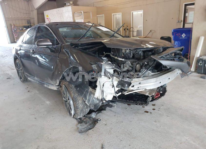 2019 Toyota Camry XSE (VIN 4T1B61HK0KU765011) main photo