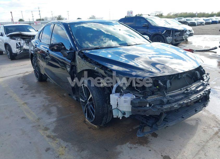 2019 Toyota Camry XSE (VIN 4T1B61HK0KU789065) main photo