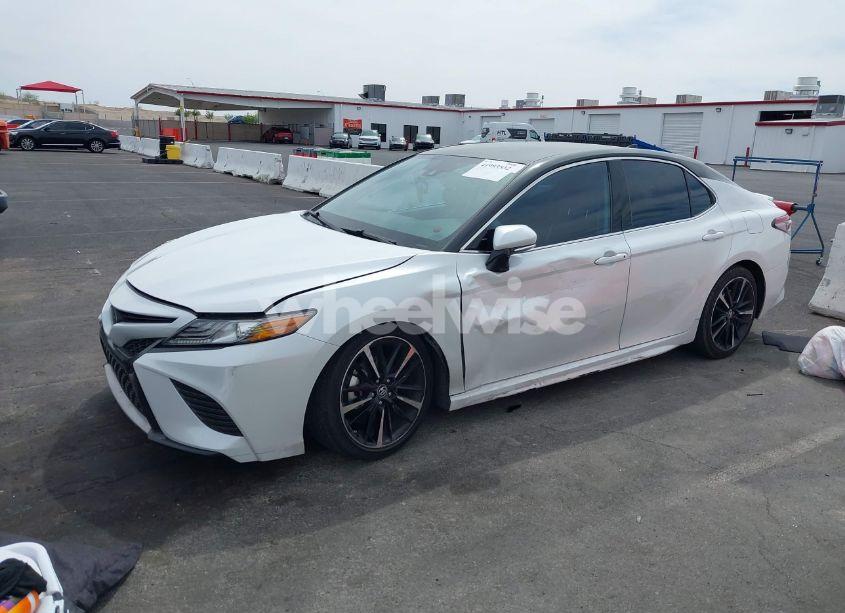 Photo 2 of 2019 Toyota Camry XSE (VIN 4T1B61HK0KU824932)