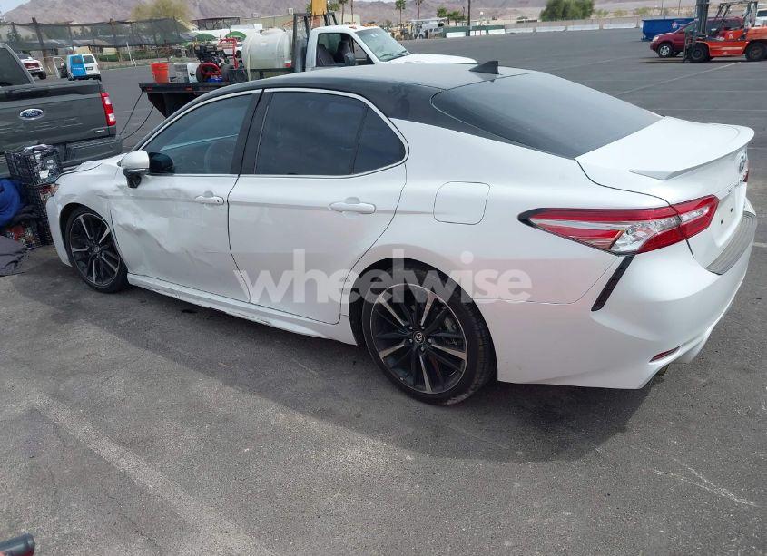 Photo 3 of 2019 Toyota Camry XSE (VIN 4T1B61HK0KU824932)
