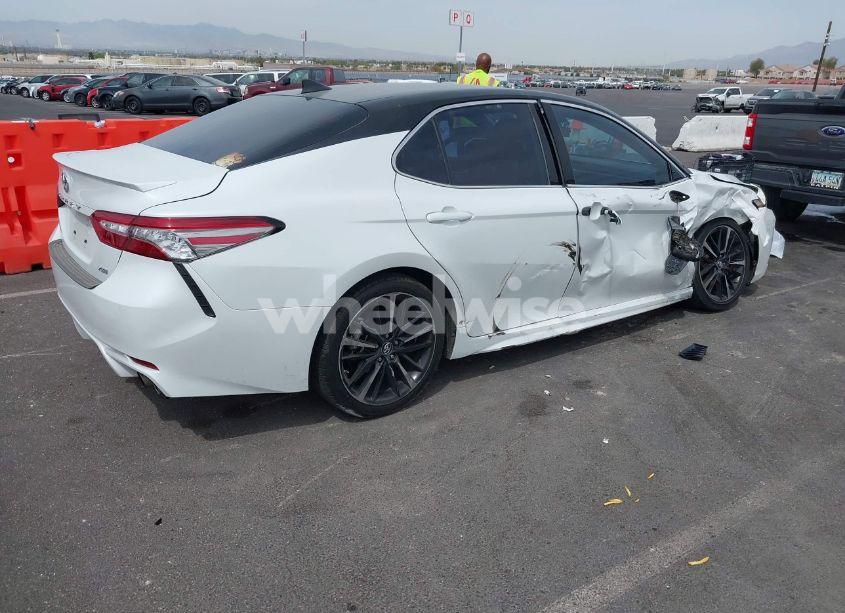 Photo 4 of 2019 Toyota Camry XSE (VIN 4T1B61HK0KU824932)