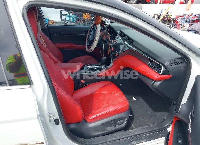 Photo 5 of 2019 Toyota Camry XSE (VIN 4T1B61HK0KU824932)