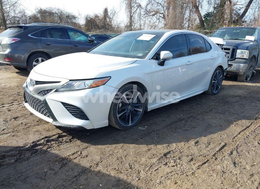 Photo 2 of 2019 Toyota Camry XSE (VIN 4T1B61HK0KU831590)