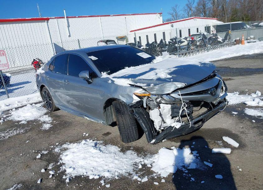 2018 Toyota Camry XSE (VIN 4T1B61HK1JU048695) main photo