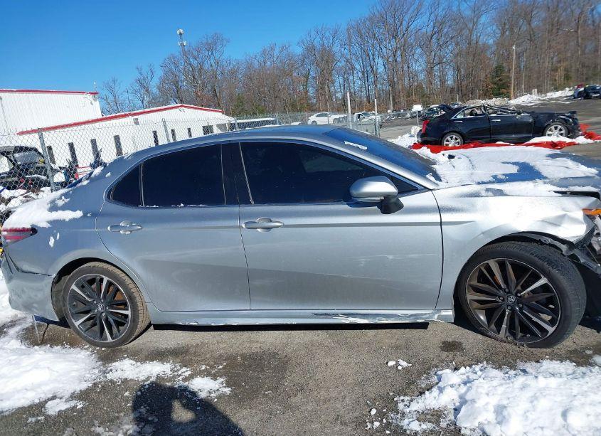 Photo 12 of 2018 Toyota Camry XSE (VIN 4T1B61HK1JU048695)