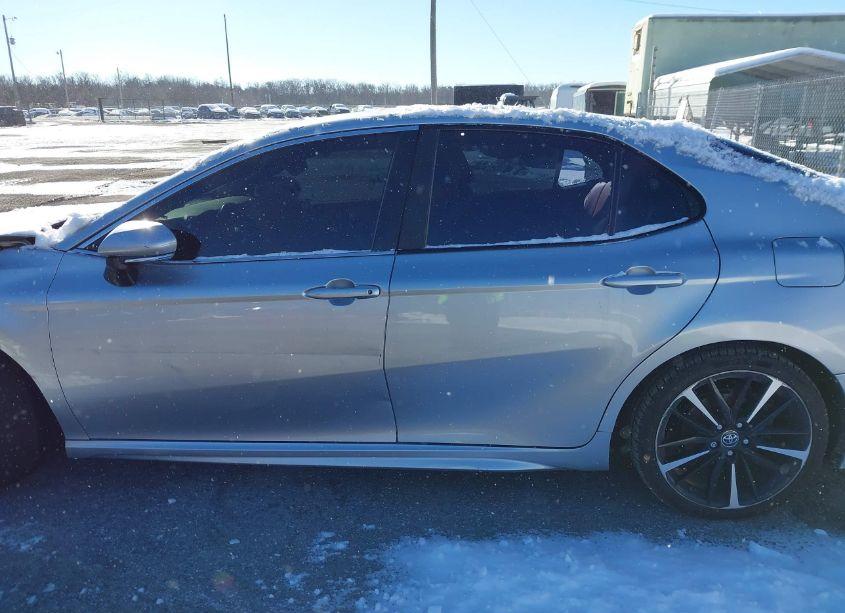 Photo 13 of 2018 Toyota Camry XSE (VIN 4T1B61HK1JU048695)