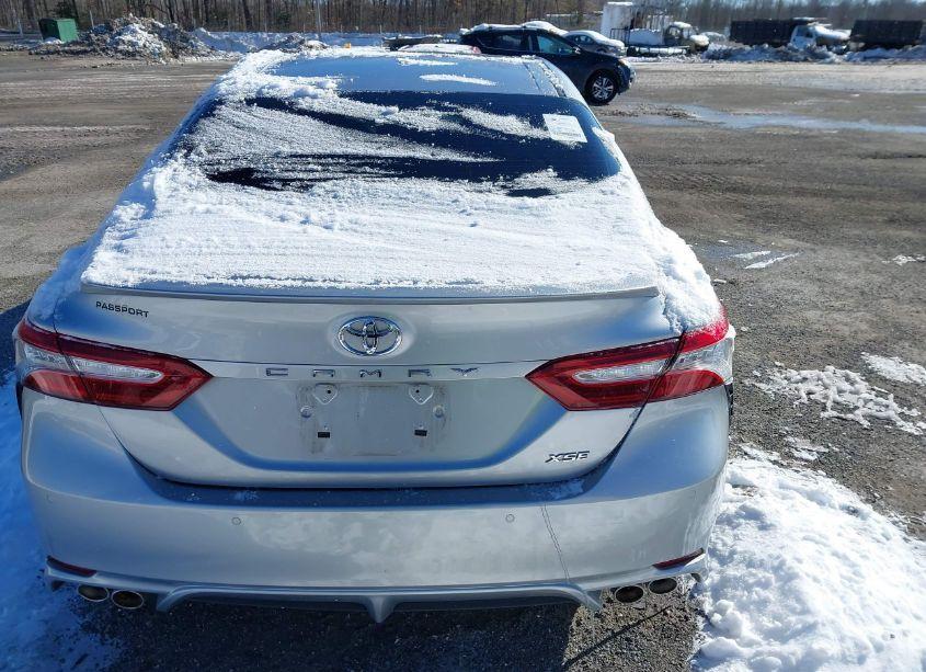 Photo 15 of 2018 Toyota Camry XSE (VIN 4T1B61HK1JU048695)