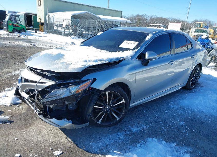 Photo 2 of 2018 Toyota Camry XSE (VIN 4T1B61HK1JU048695)