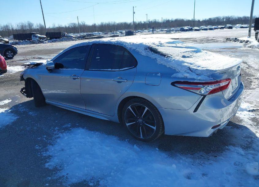 Photo 3 of 2018 Toyota Camry XSE (VIN 4T1B61HK1JU048695)