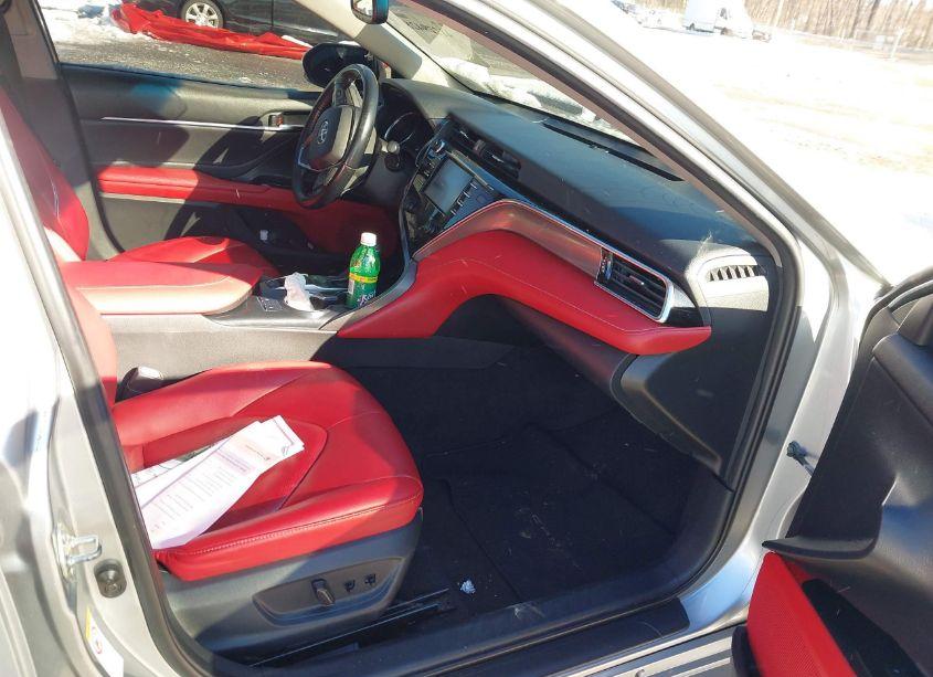 Photo 5 of 2018 Toyota Camry XSE (VIN 4T1B61HK1JU048695)