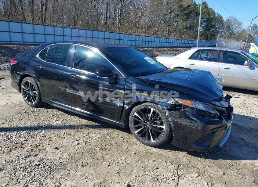 2018 Toyota Camry XSE (VIN 4T1B61HK1JU126277) main photo