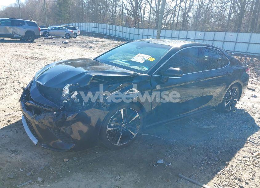 Photo 2 of 2018 Toyota Camry XSE (VIN 4T1B61HK1JU126277)