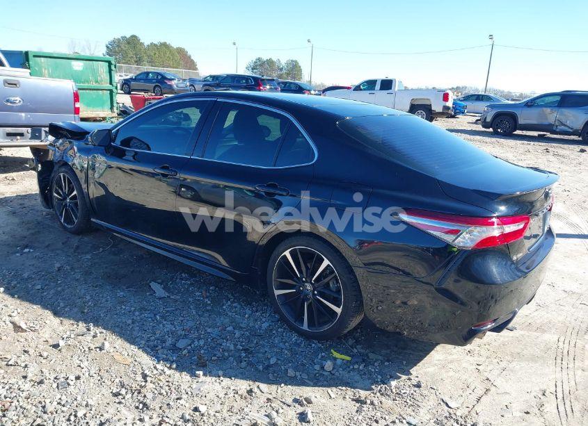 Photo 3 of 2018 Toyota Camry XSE (VIN 4T1B61HK1JU126277)
