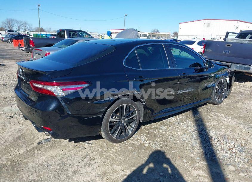 Photo 4 of 2018 Toyota Camry XSE (VIN 4T1B61HK1JU126277)